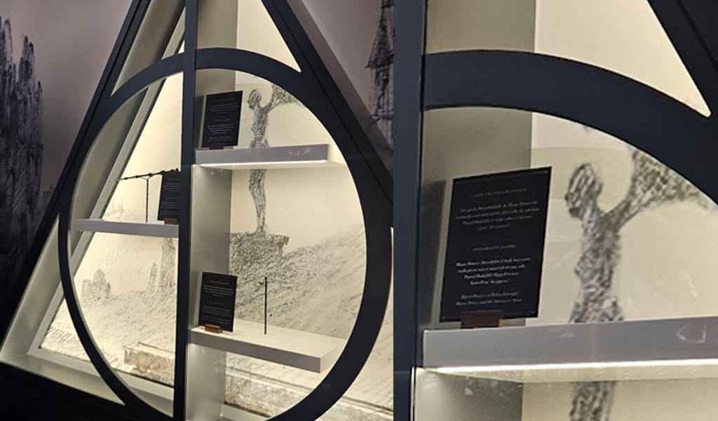 As Relíquias da Morte de Harry Potter na exposição.